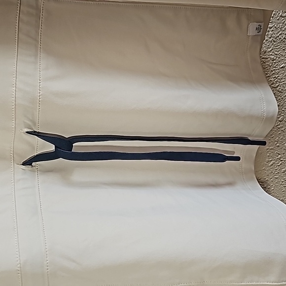 Lady Hagen Sleeveless Top - Picture 3 of 7